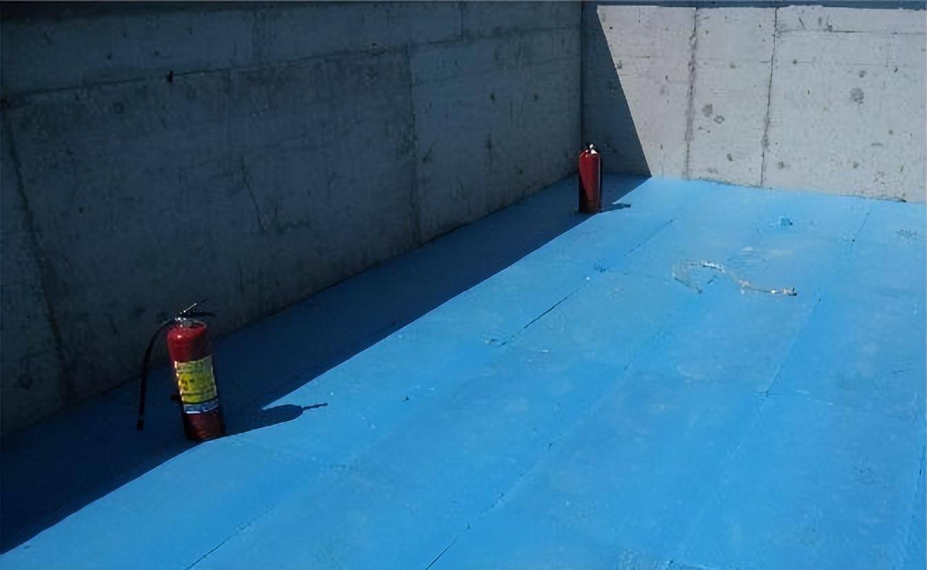 屋面保溫的三種做法 現(xiàn)澆、鋪貼與噴涂在防水保溫工程中的應(yīng)用
